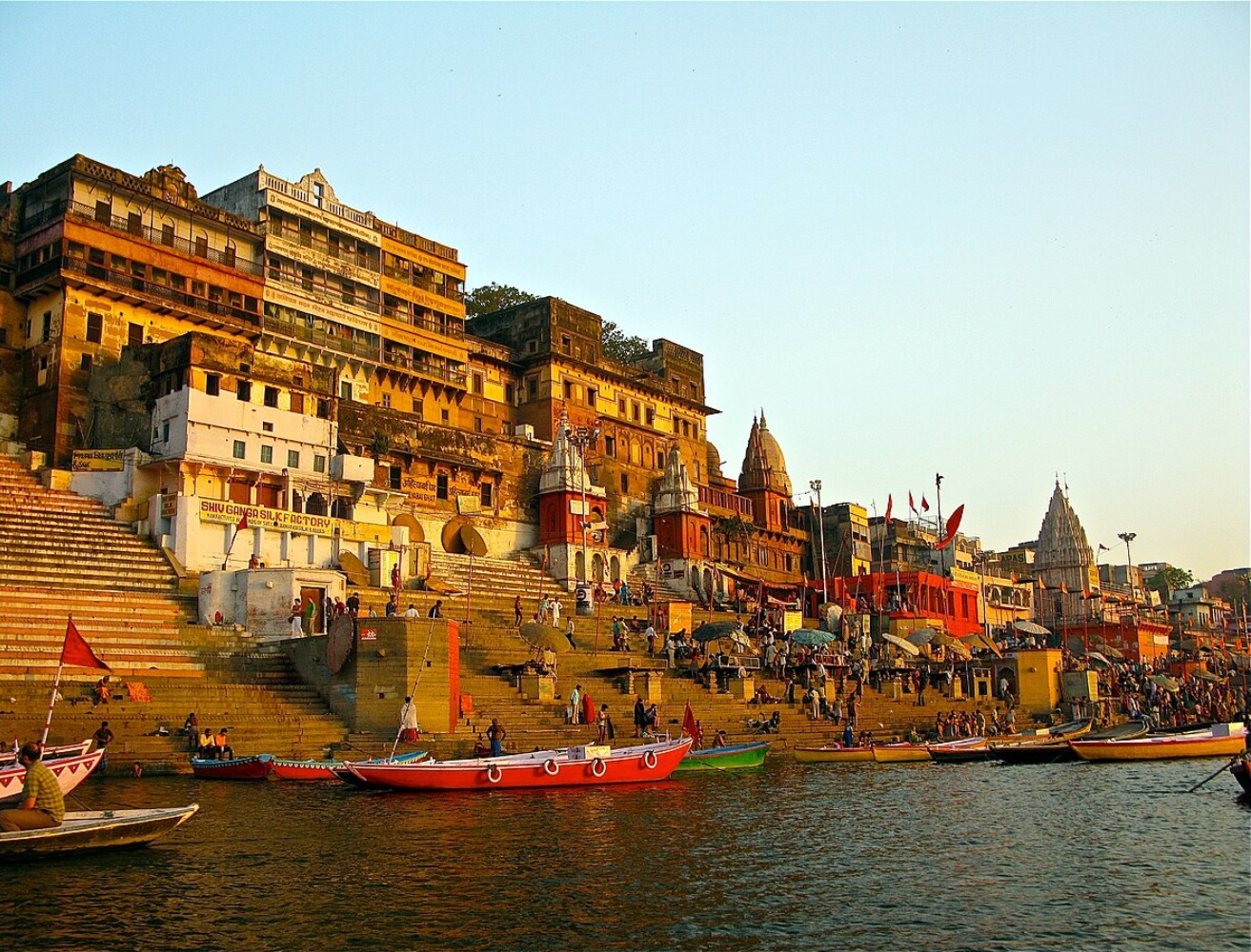 top bus provider for Nepal tour - Banaras to Kathmandu bus service - best travel agent in Uttarakhand